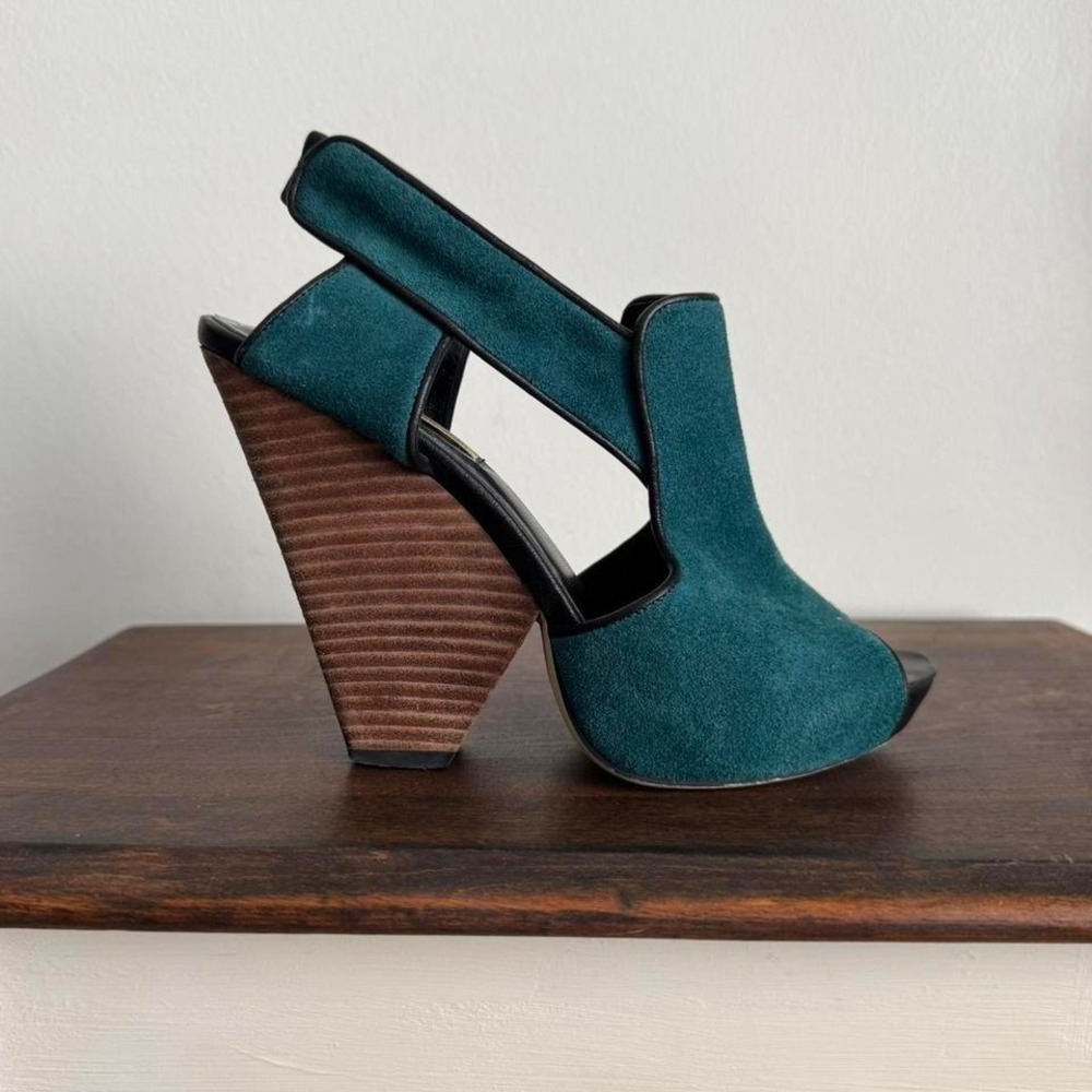Kathryn Amberleigh‎ Teal / Black Wedge size 6.5 subversive suede blue peeptoe